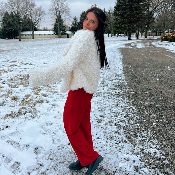 Meet your Posher, Abbey - Picture 2 of 3